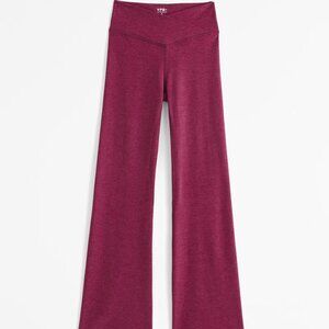 Abercrombie & Fitch Curve Love YPB everydaySOFT Flare Legging